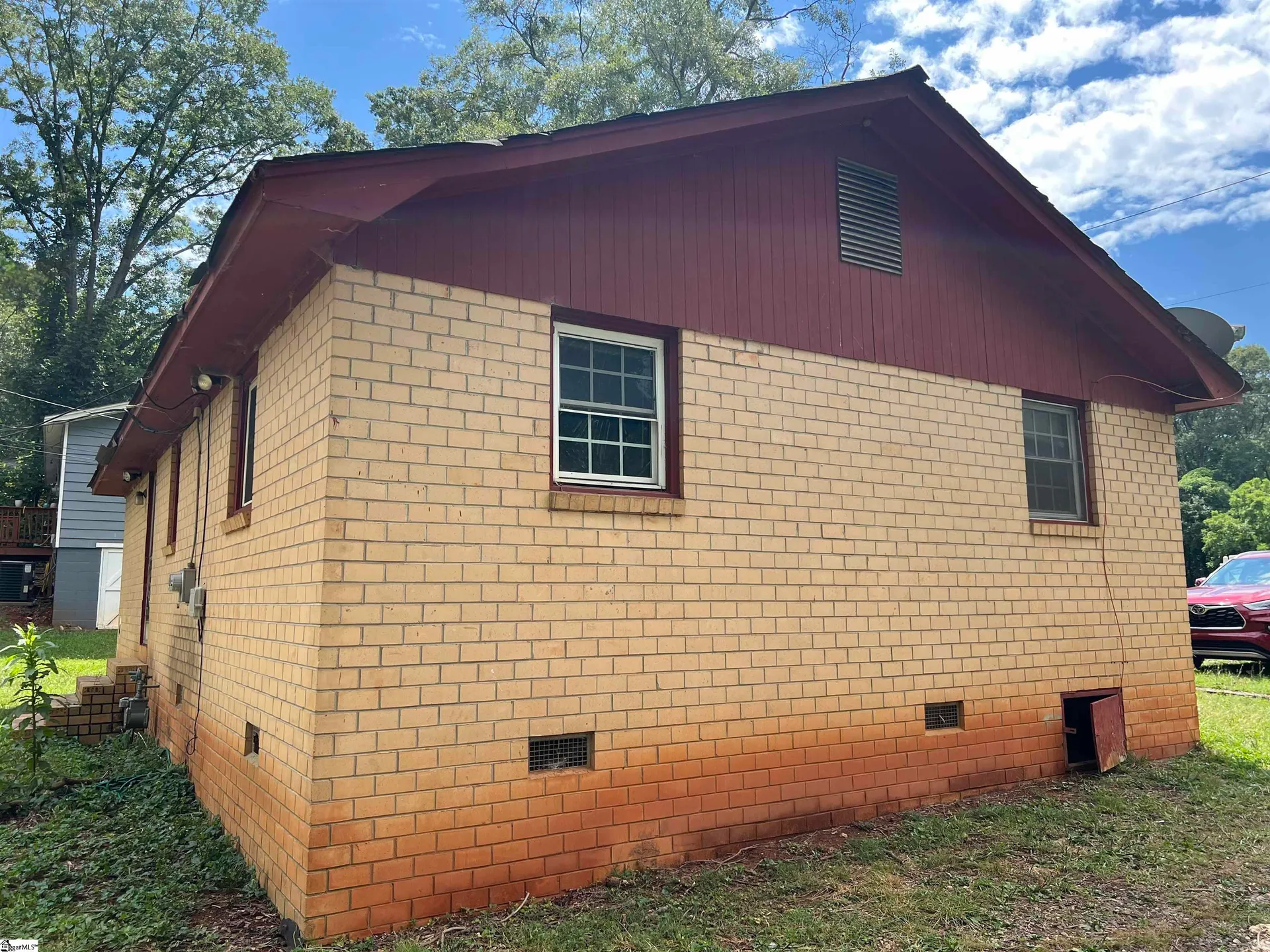 Property image 2 at 656 S Center Street, Spartanburg, SC 29301