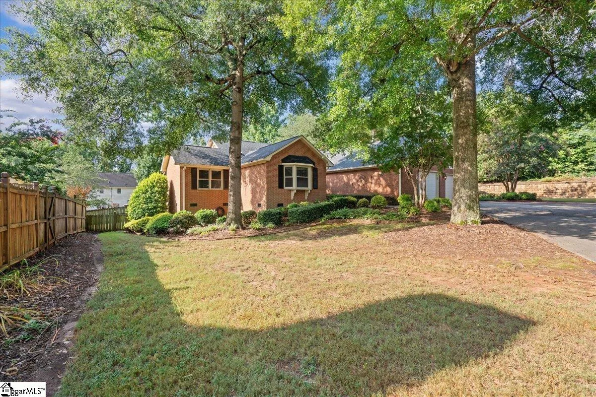 Property image 2 at 24 Fairoaks Drive, Greenville, SC 29615-4340