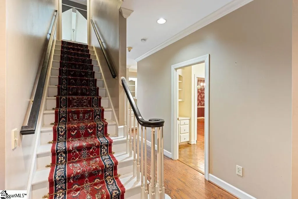 Property image 3 at 306 Greenview Circle, Greenville, SC 29609