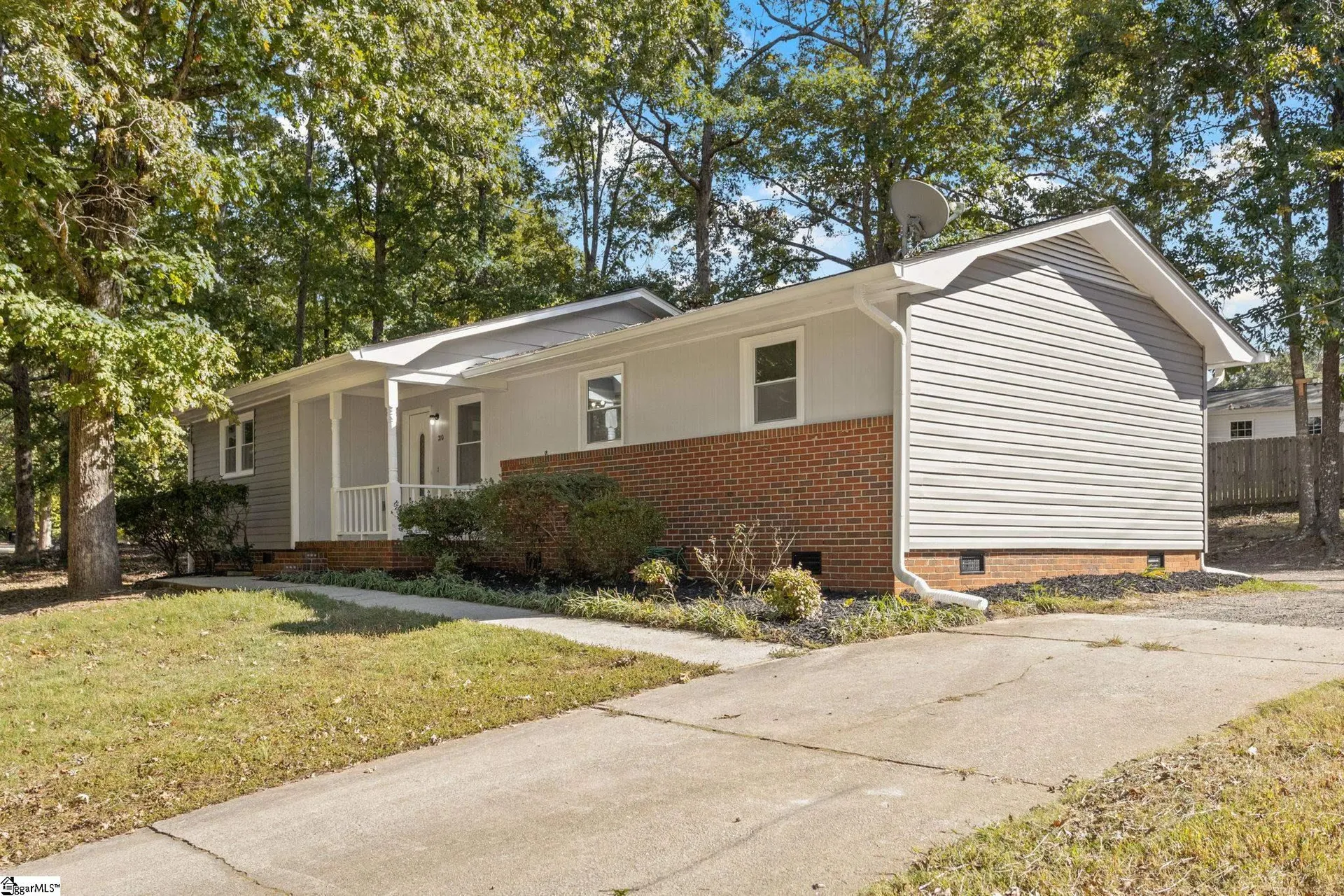 Property image 2 at 210 Pinonwood Drive, Simpsonville, SC 29680