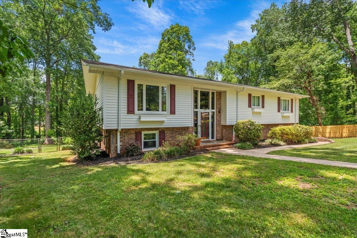 Property image 2 at 211 Covington Court, Greenville, SC 29617
