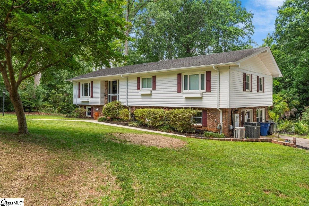 Property image 3 at 211 Covington Court, Greenville, SC 29617