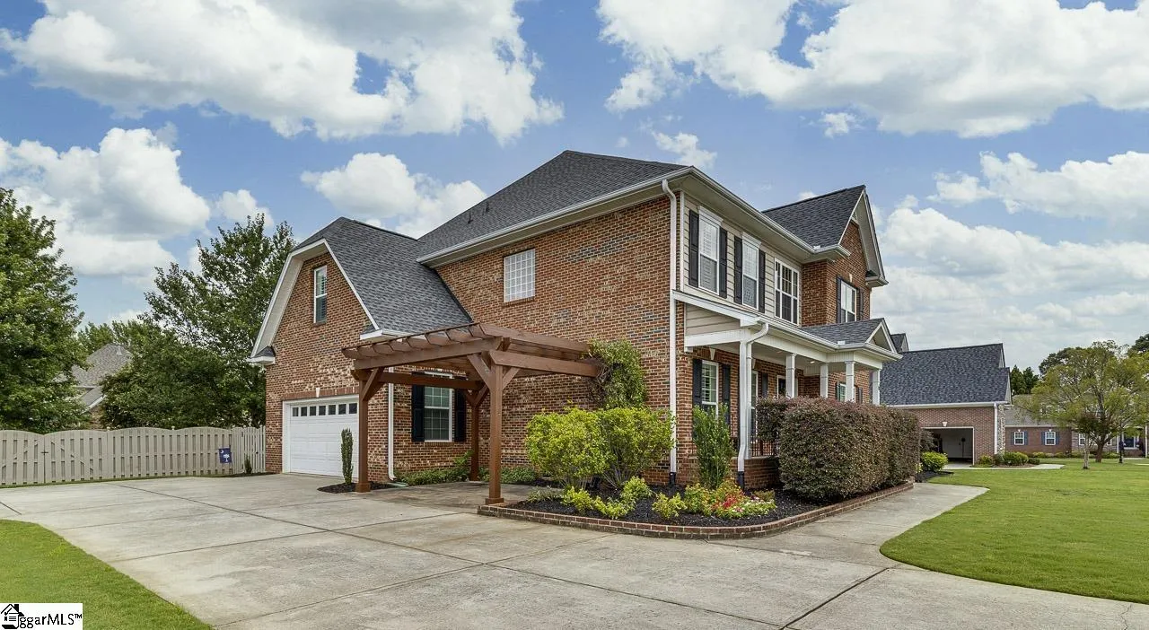 Property image 2 at 6 Pond Bluff Lane, Greenville, SC 29607