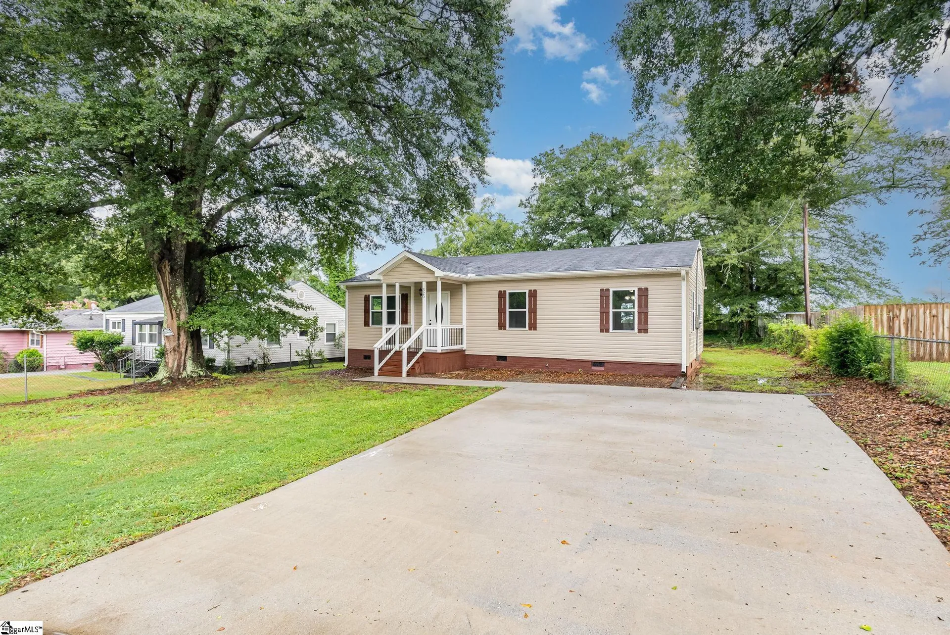 Property image 2 at 320 Crosby Circle, Greenville, SC 29605
