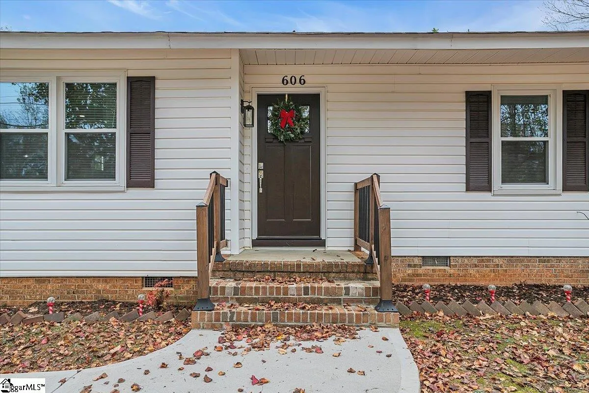 Property image 2 at 606 Davenport Road, Simpsonville, SC 29680