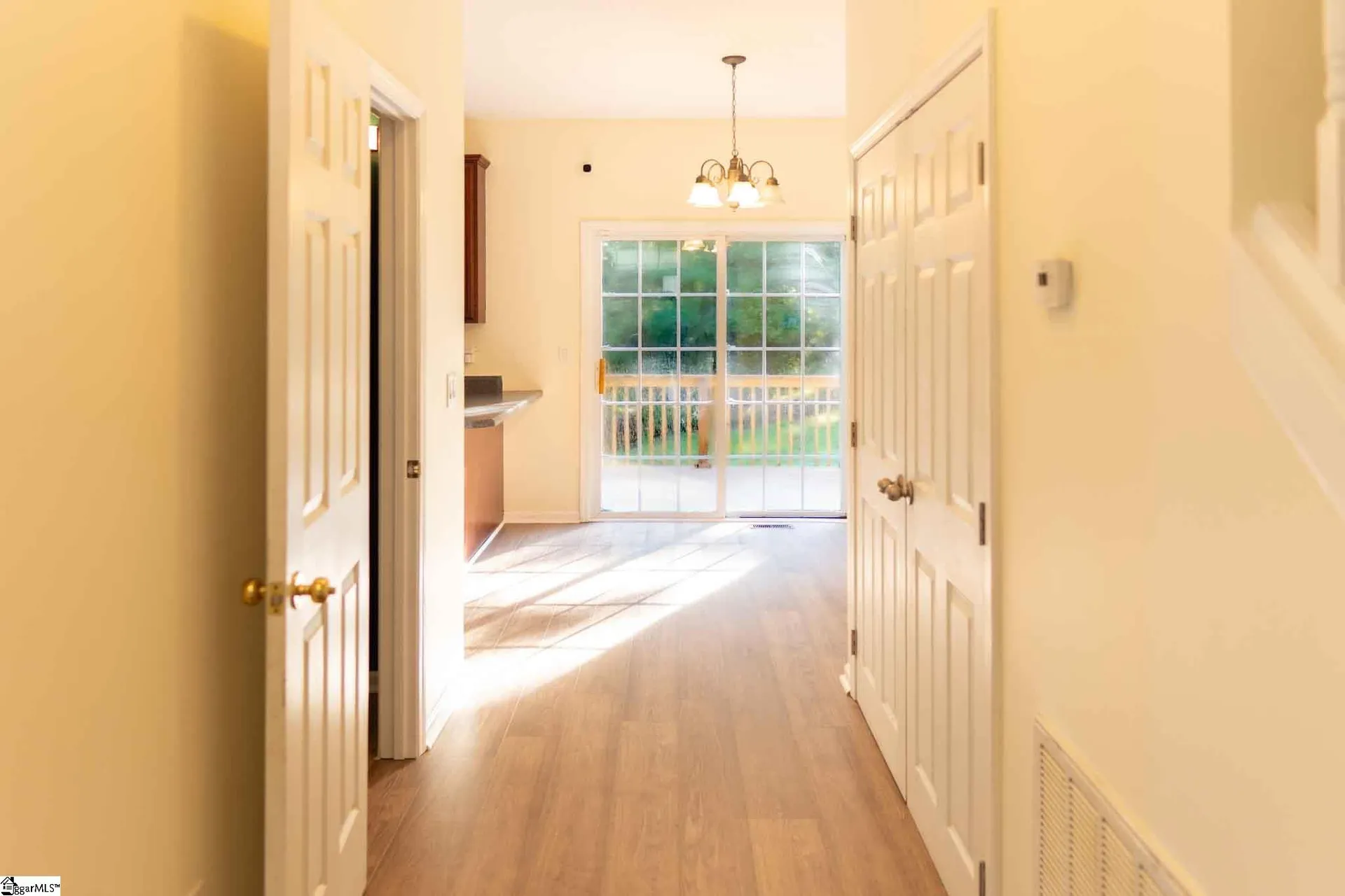 Property image 4 at 8 Gentian Court, Taylors, SC 29687