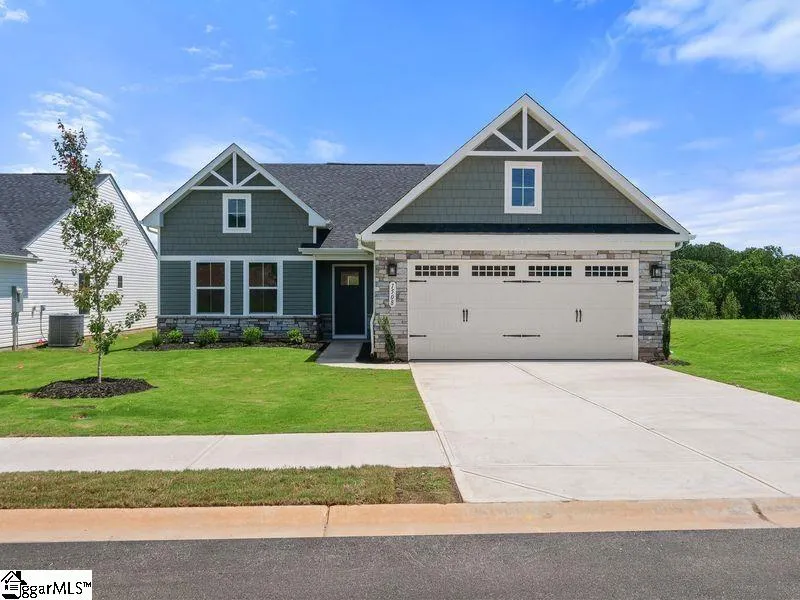 Claiborne Ridge, Landrum Community