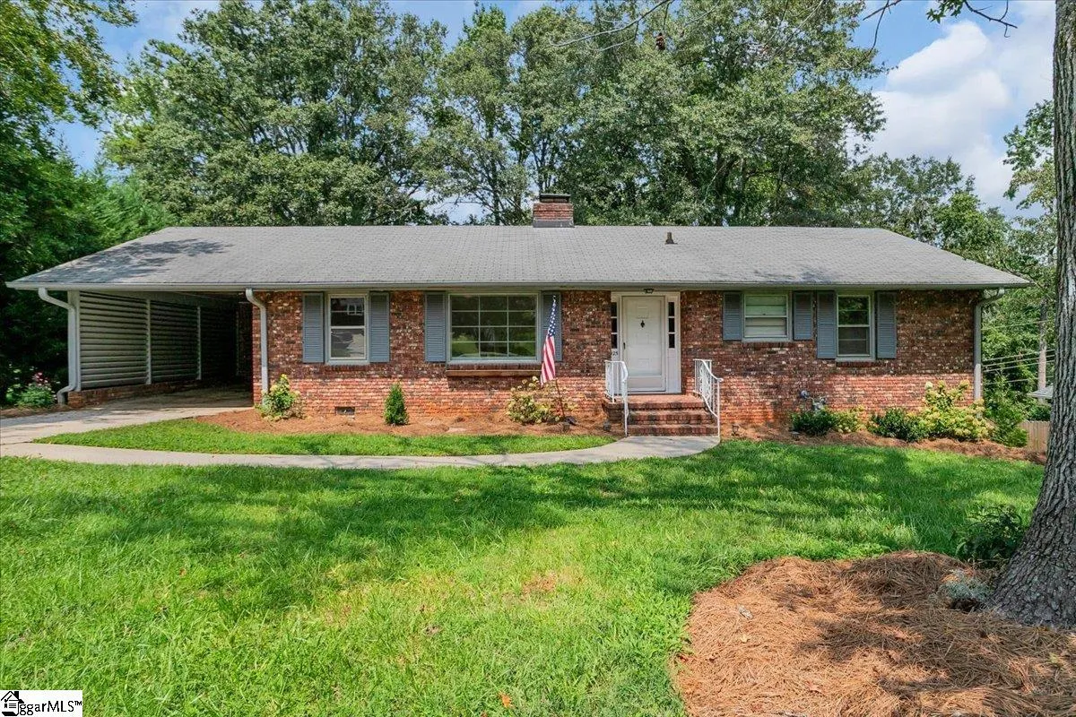 Chestnut Hills, Greenville Community