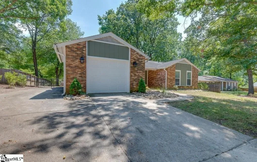 Property image 2 at 13 Clearfield Road, Greenville, SC 29607