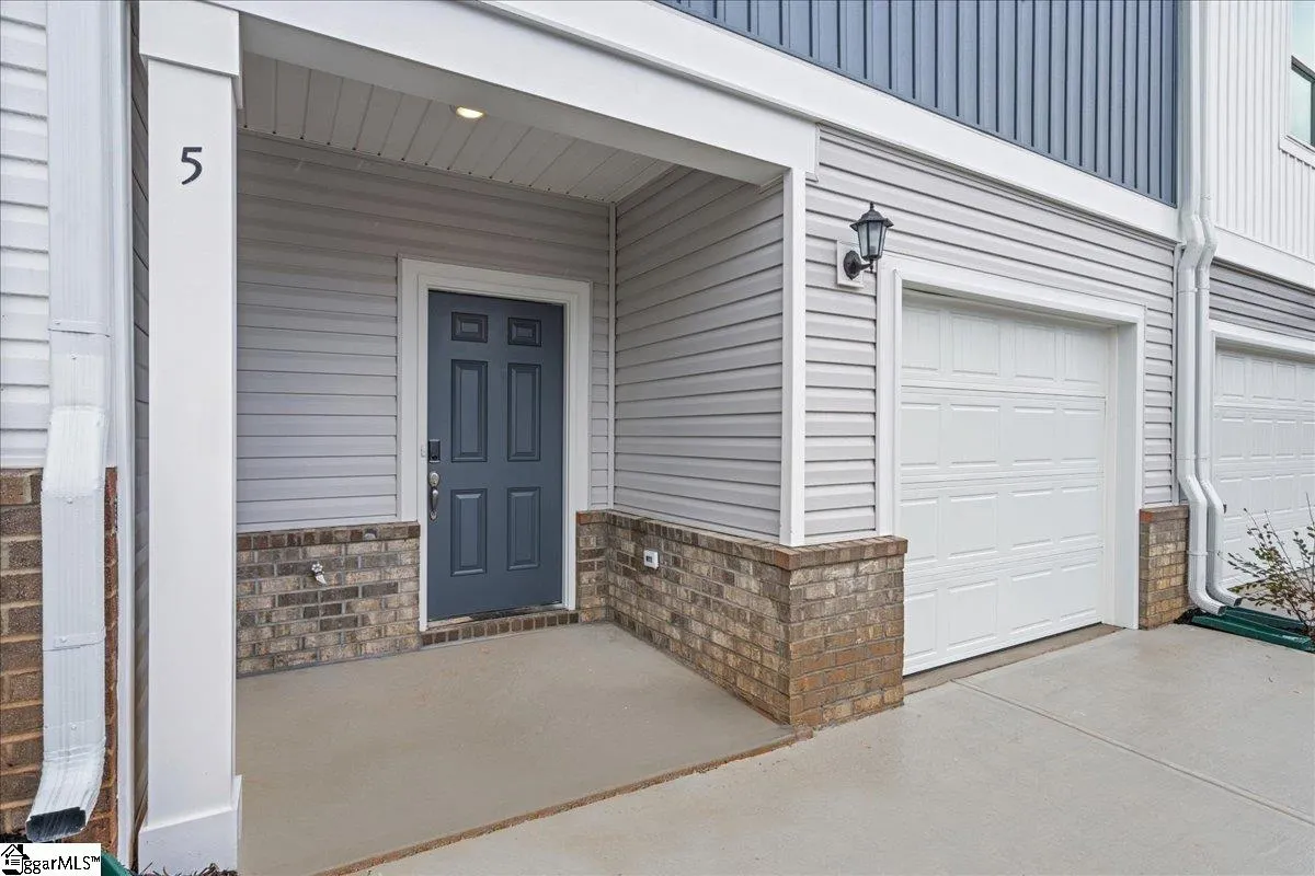 Property image 2 at 5 Pleasure Lane, Taylors, SC 29687