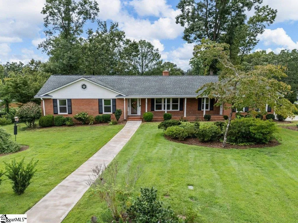 Property image 2 at 105 Bridgewood Avenue, Taylors, SC 29687