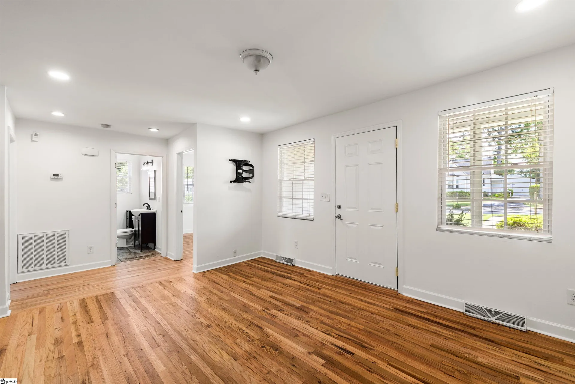 Property image 5 at 20 Claremore Avenue, Greenville, SC 29607
