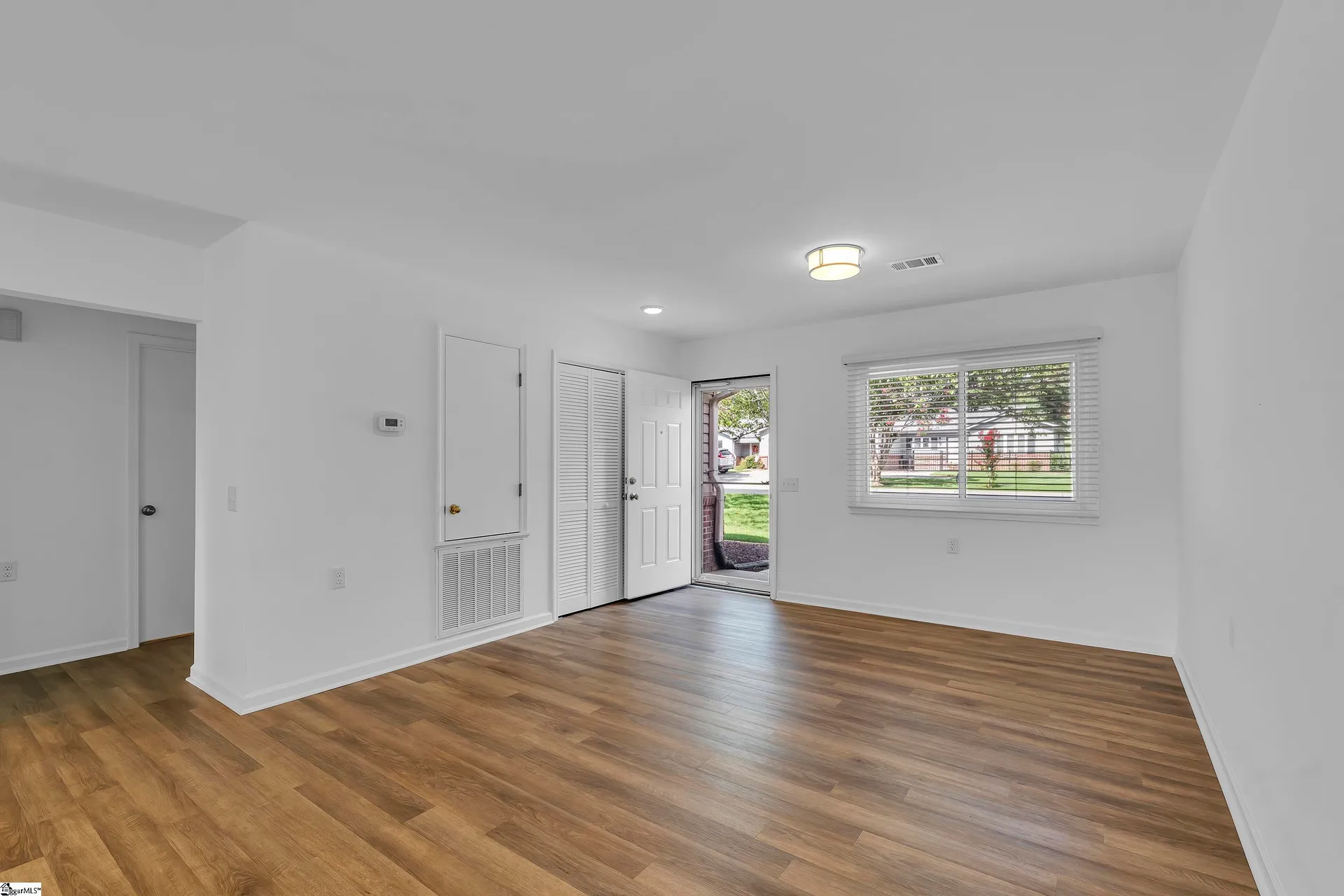 Property image 3 at 403 Lakeside Circle, Greenville, SC 29615