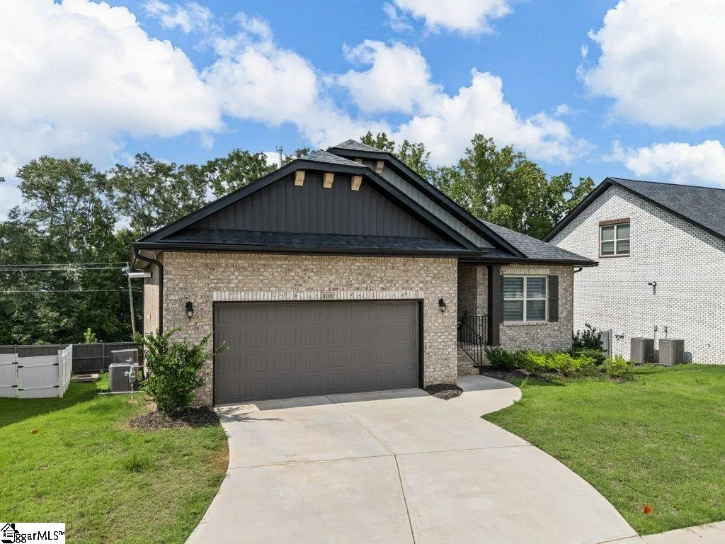 Property image 3 at 400 Rolling Waters Drive, Greenville, SC 29605
