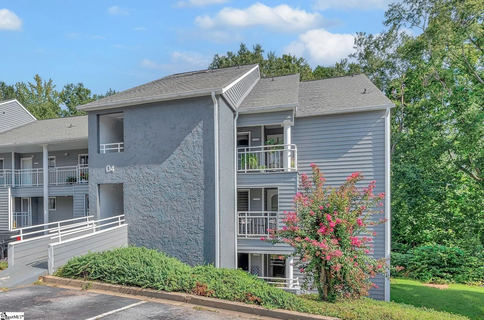 Northlake Condos, Anderson Community