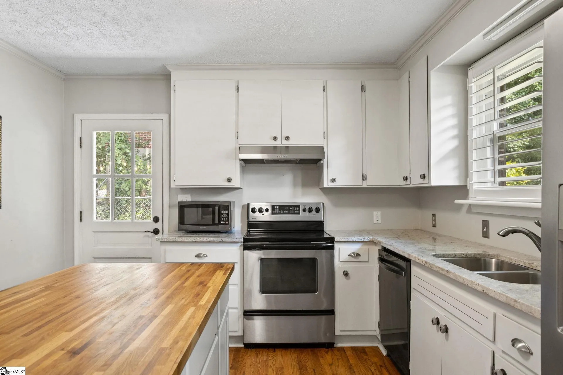 Property image 3 at 108 Robin Hood Road, Greenville, SC 29607