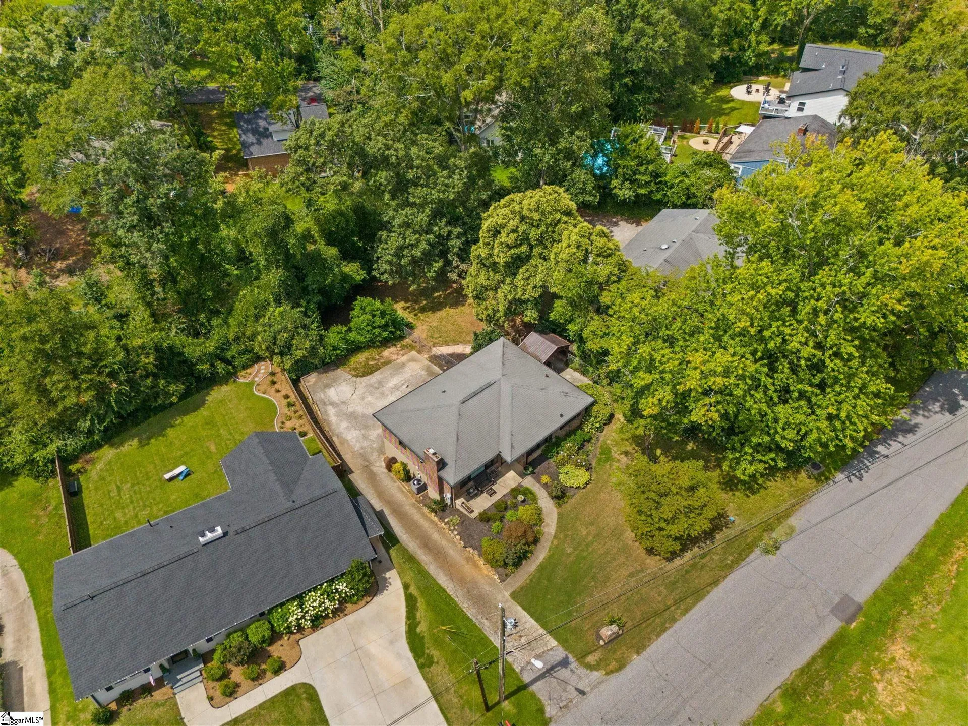 Property image 5 at 108 Robin Hood Road, Greenville, SC 29607