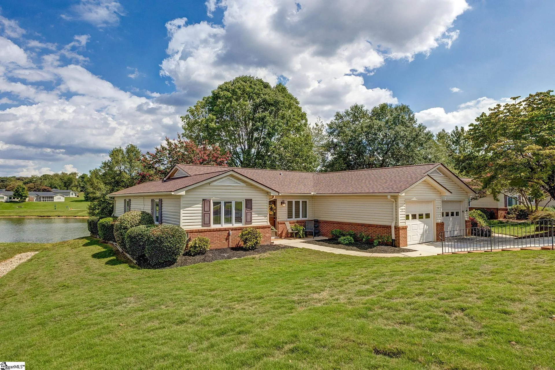 101 Lakeside Court