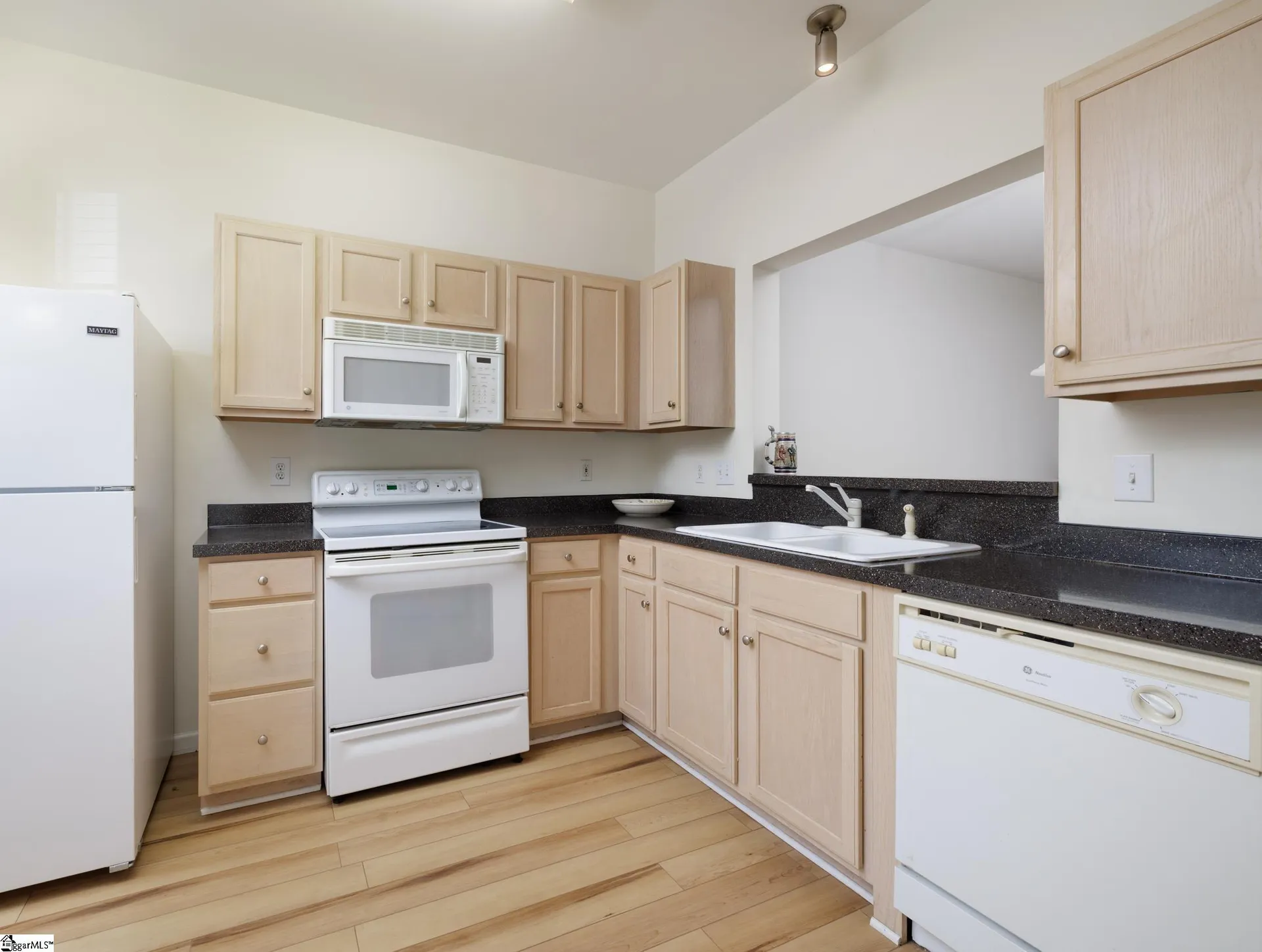 Property image 5 at 525 Waterbrook Drive, Greenville, SC 29607