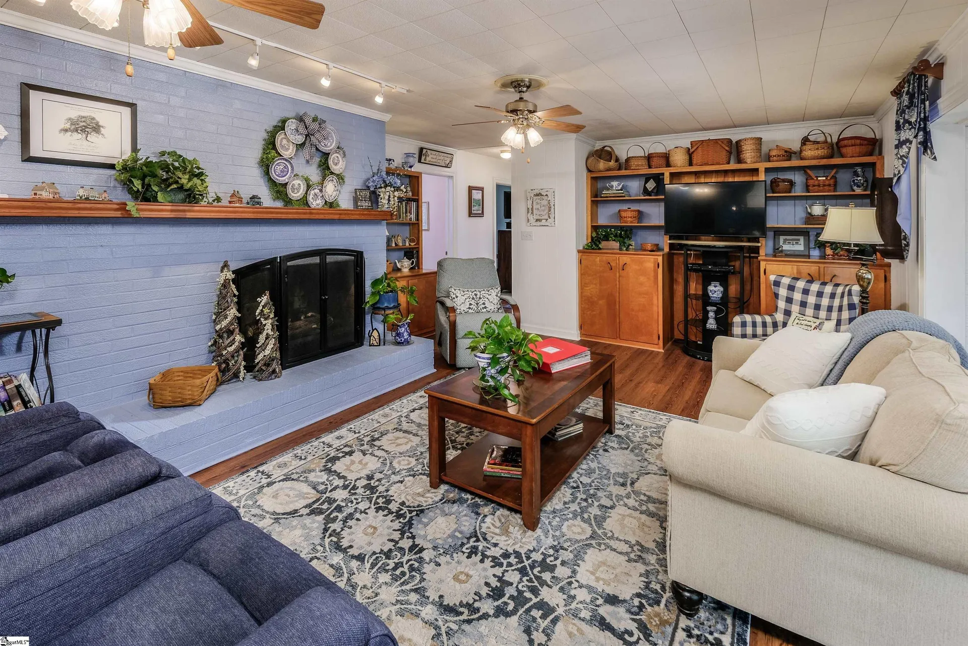 Property image 3 at 211 N Rockview Drive, Greenville, SC 29609-6323