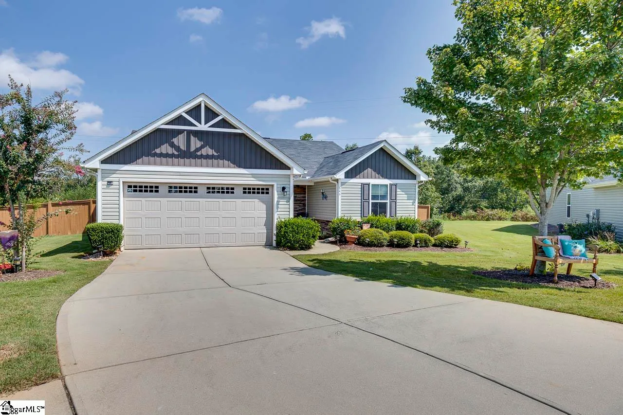 Annandale Estates, Greenville Community