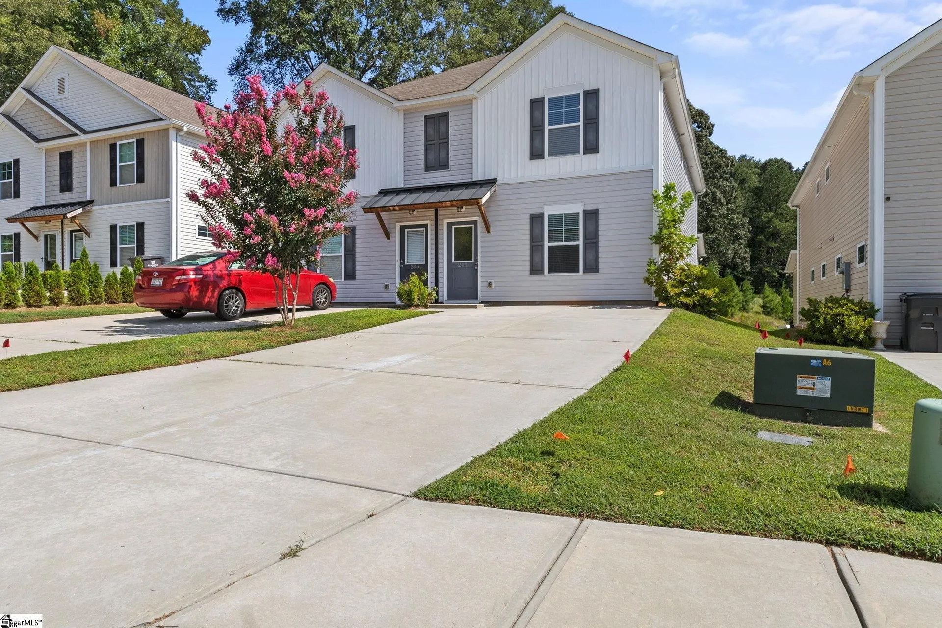 Riverside Hills, Pendleton Community