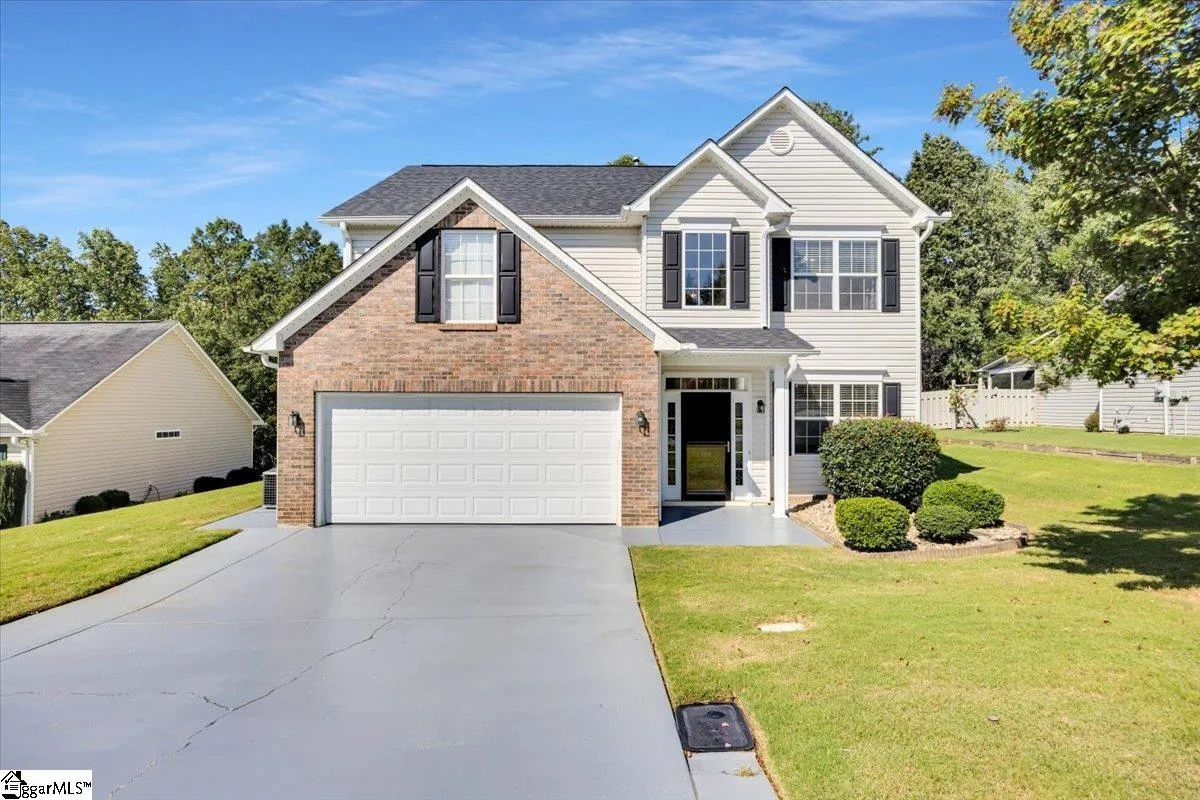 Cardinal Woods, Easley Community