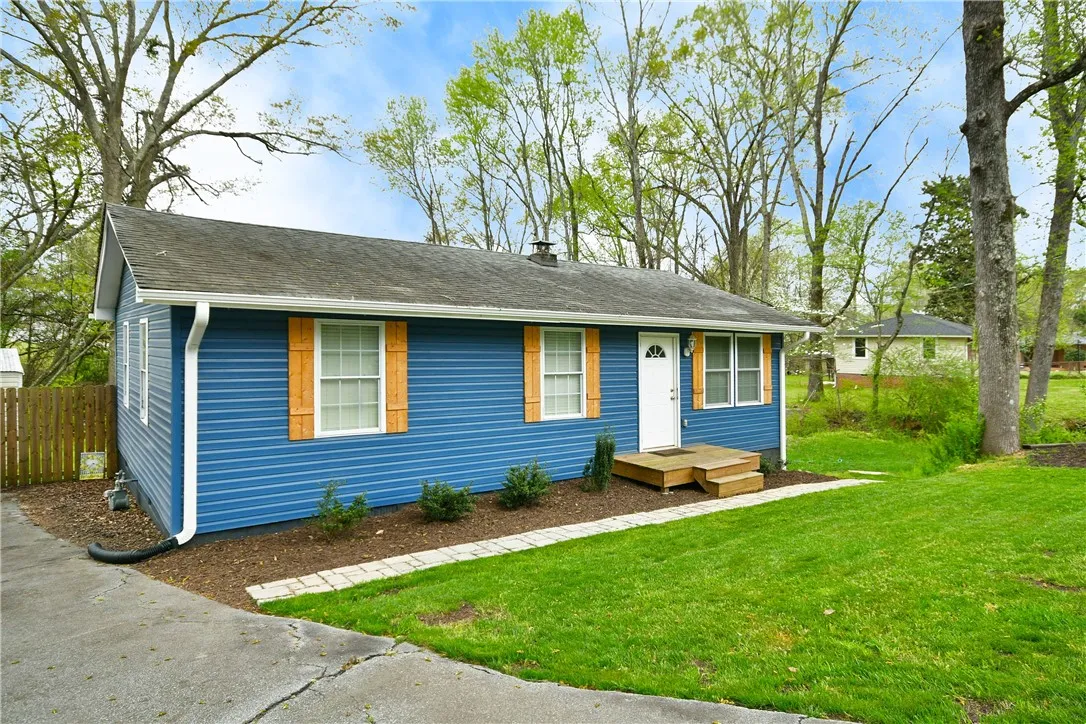 Property image 2 at 304 Preston Street, Easley, SC 29640