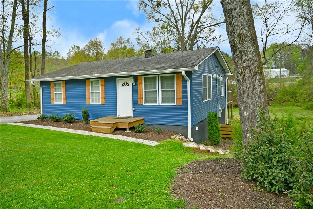 Property image 3 at 304 Preston Street, Easley, SC 29640