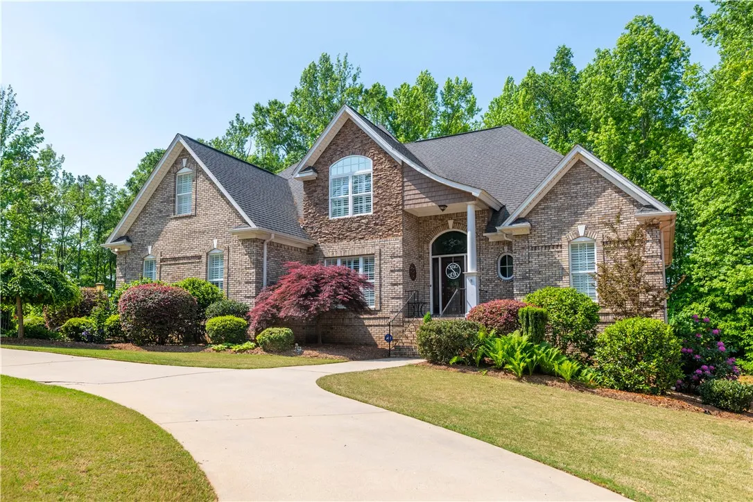 104 Willowbend Drive