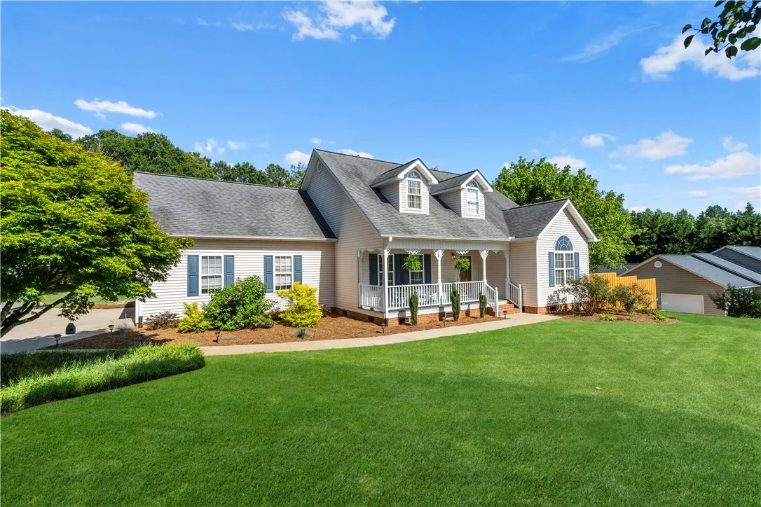 Property image 2 at 118 Saddlebrook Avenue, Pickens, SC 29671