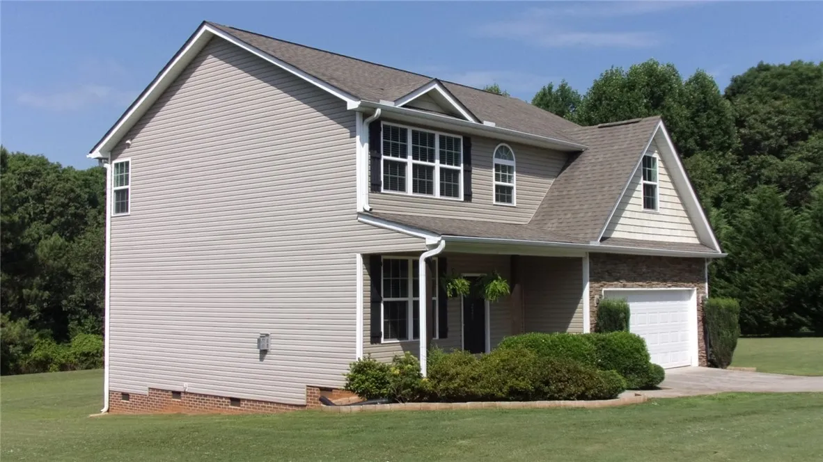 Property image 2 at 221 Saddlebrook Avenue, Pickens, SC 29671