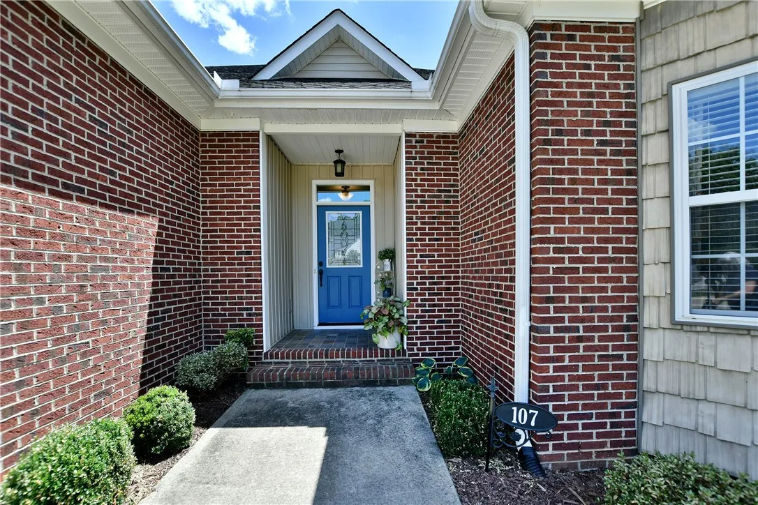 Property image 3 at 107 Meadow Green Drive, Piedmont, SC 29673