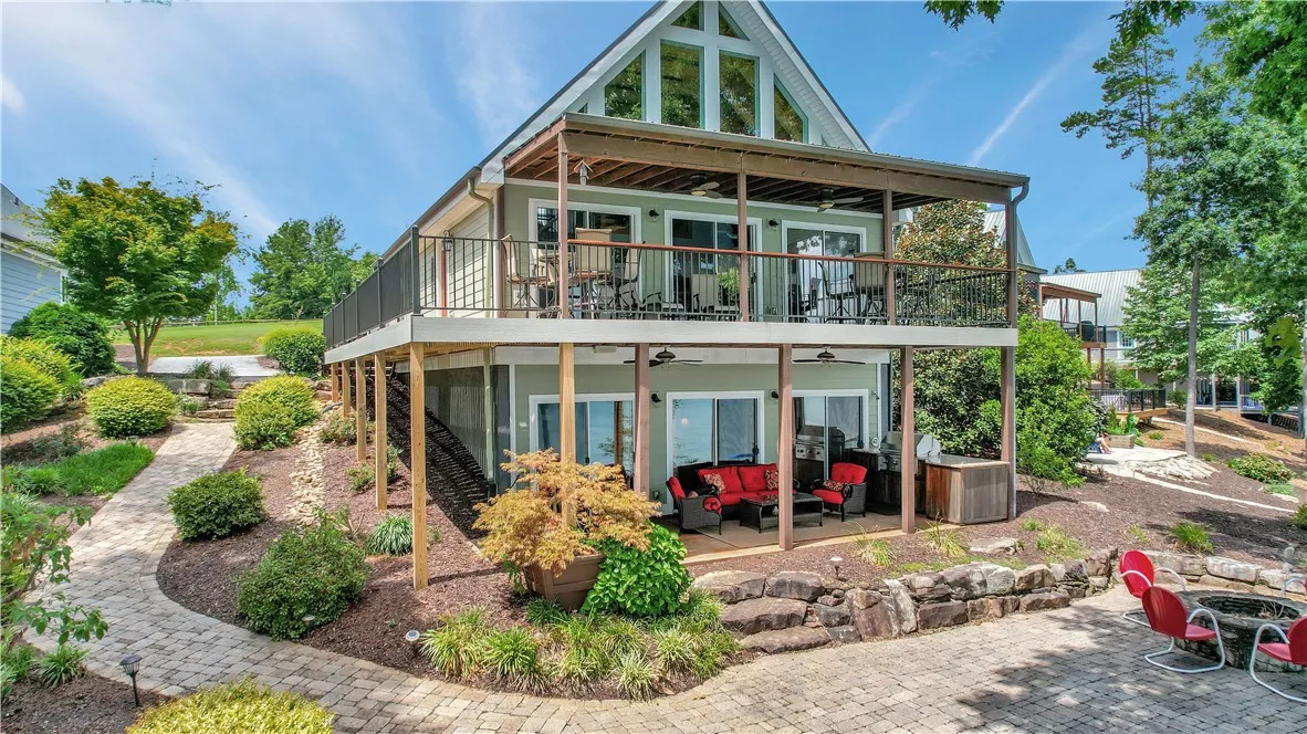 1150 Meares Drive