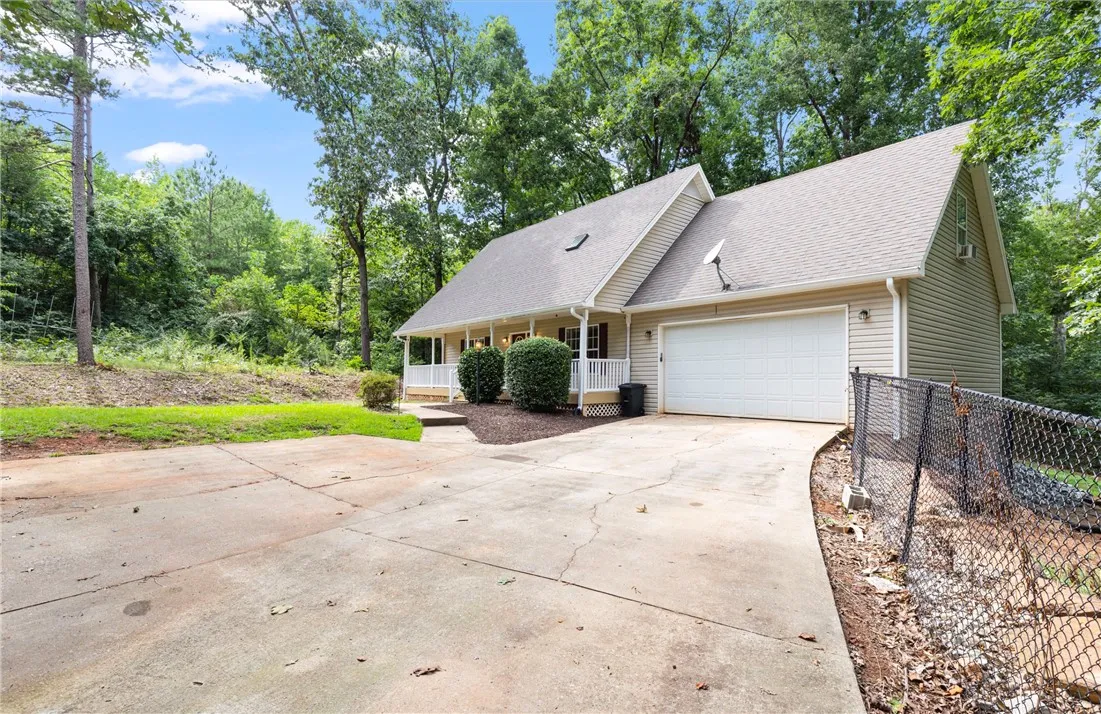 Property image 2 at 211 Wood Farm Lane, Seneca, SC 29678