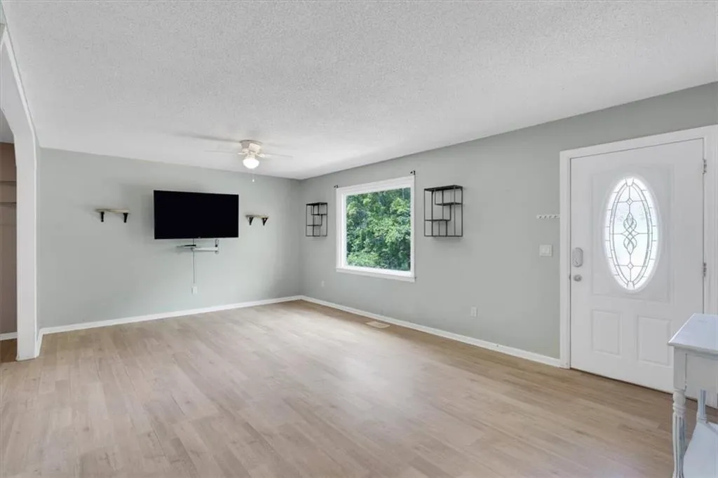 Property image 5 at 174 Della Lane, Six Mile, SC 29682