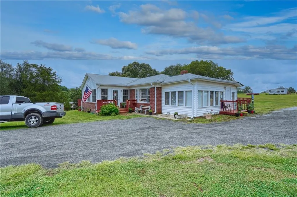 5870 Moorefield Mem Highway