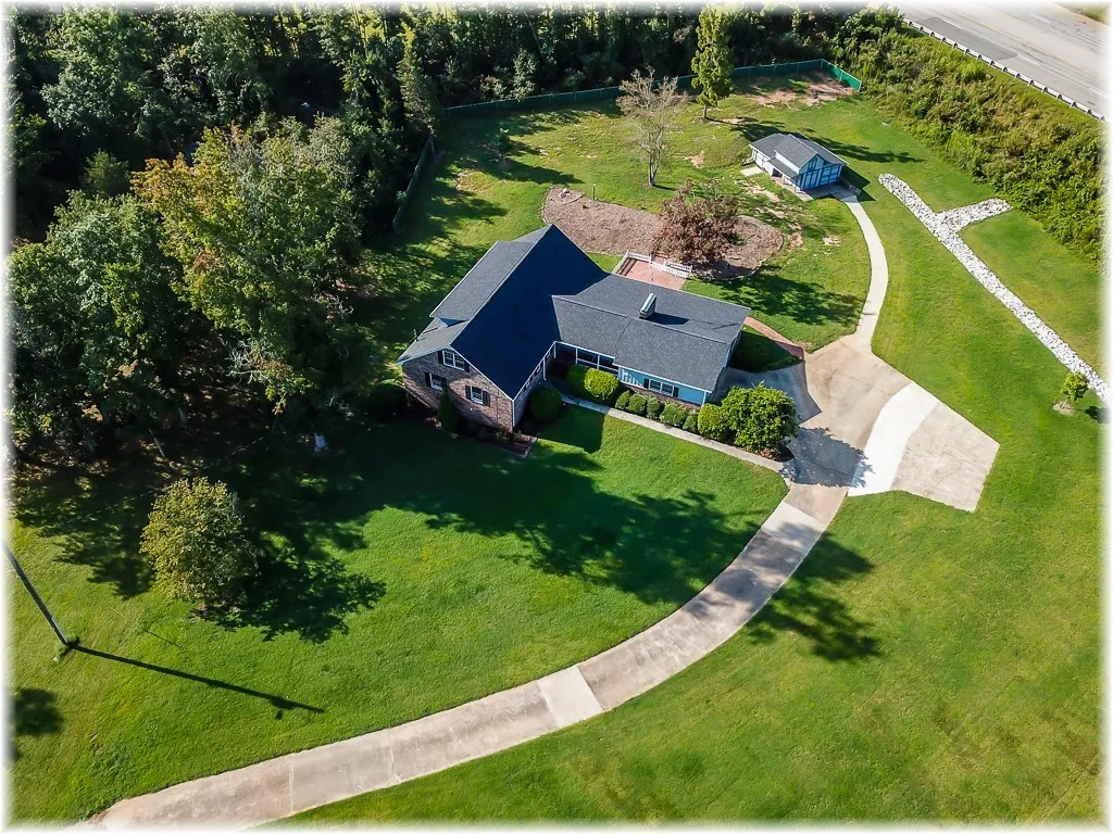 Property image 2 at 310 Horseshoe Drive, Seneca, SC 29678