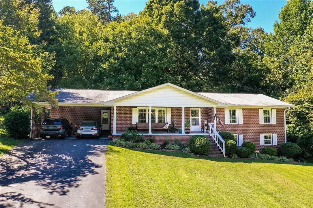 109 Willow Creek Circle