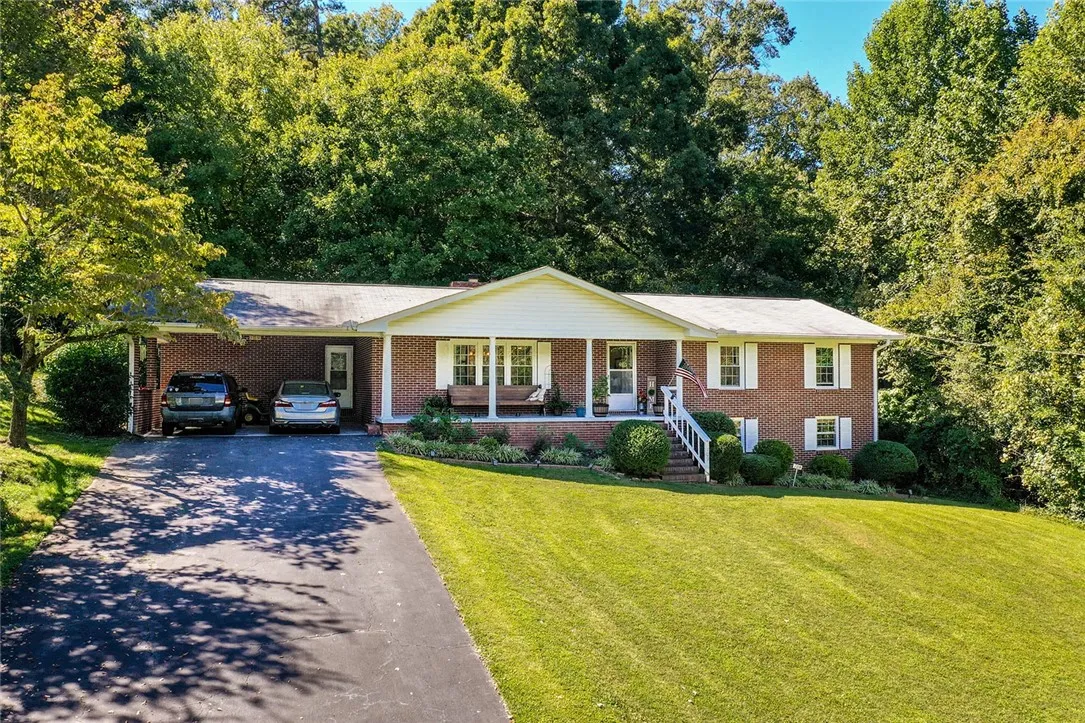 Property image 2 at 109 Willow Creek Circle, Seneca, SC 29678