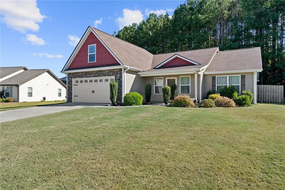 Property image 2 at 142 Madison Pointe Drive, Seneca, SC 29678