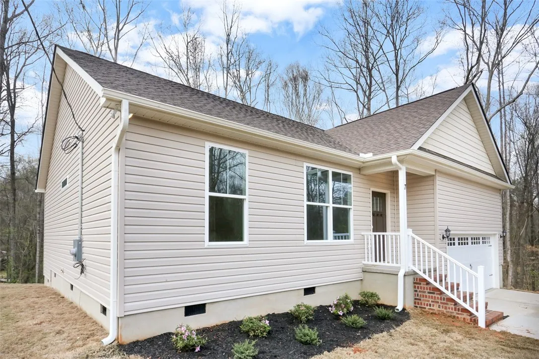 Property image 2 at 7 Melonie Drive, Williamston, SC 29697