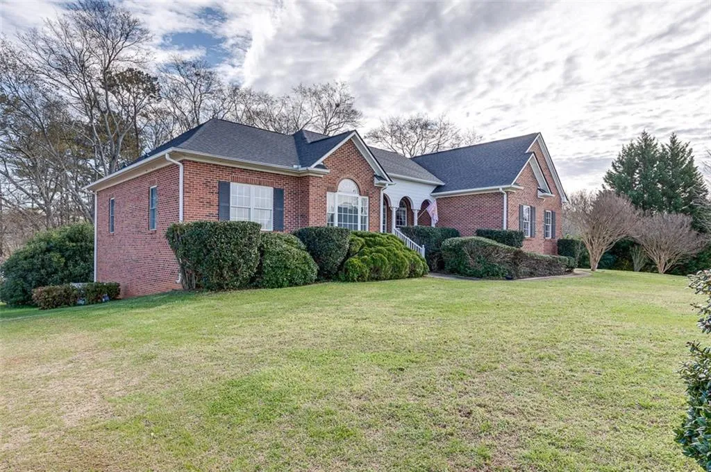 Property image 4 at 202 Waterfront Drive, Williamston, SC 29697