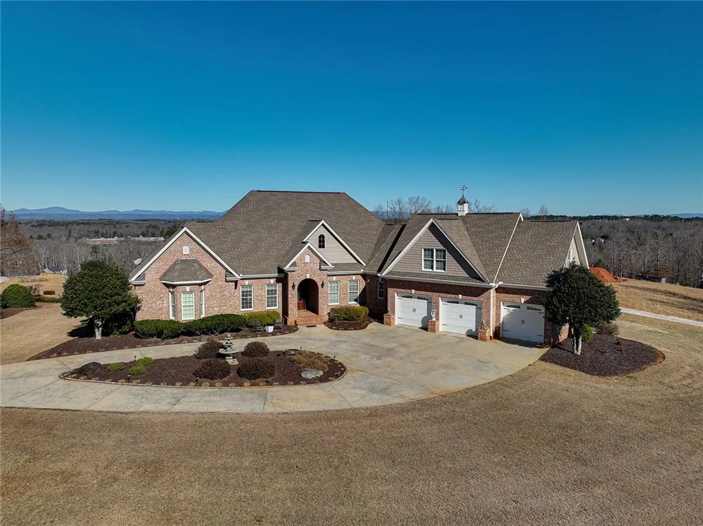 527 Paramount Drive