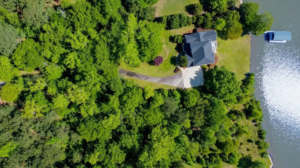 Property image 3 at 730 Eagles Harbor Drive, Hodges, SC 29653