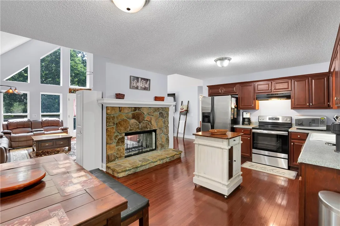 Property image 3 at 104 Gates Cove Drive, Fair Play, SC 29643