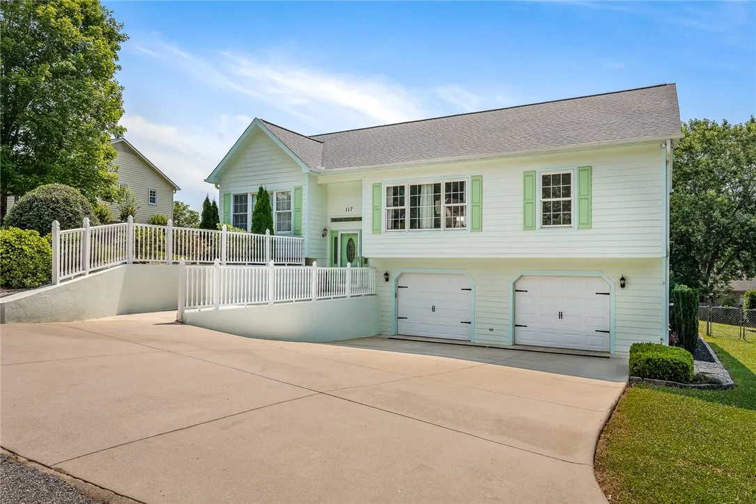 Property image 2 at 117 Laurelwood Drive, Anderson, SC 29621