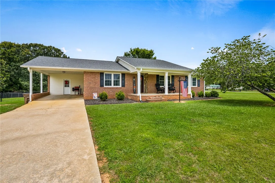 Property image 3 at 304 Hogg Road, Williamston, SC 29697
