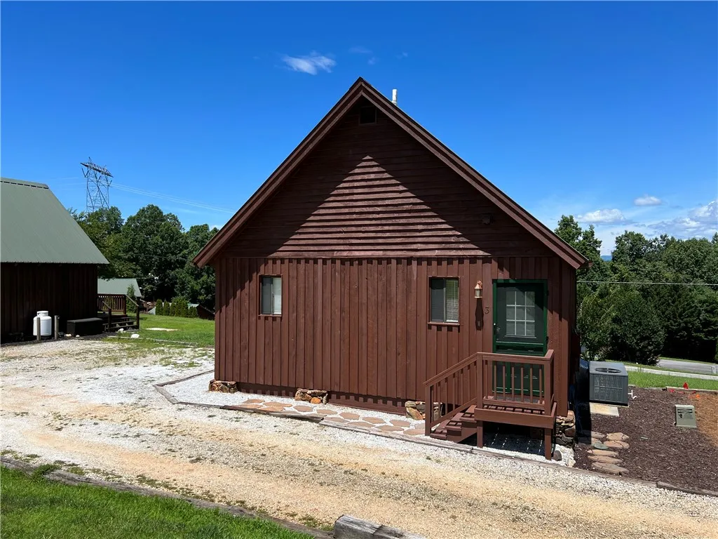 Property image 2 at 3 Kitty Hawk Lane, Six Mile, SC 29682