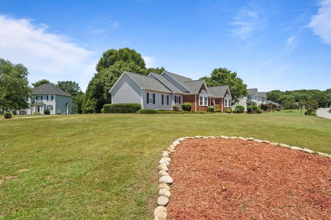 Property image 3 at 305 Huddersfield Drive, Piedmont, SC 29673
